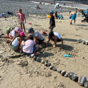 🌞🏖️ Le mois d&rsquo;août débute avec une toute nouvelle équipe d&rsquo;animation au centre de loisirs de Neuville ! 🎉