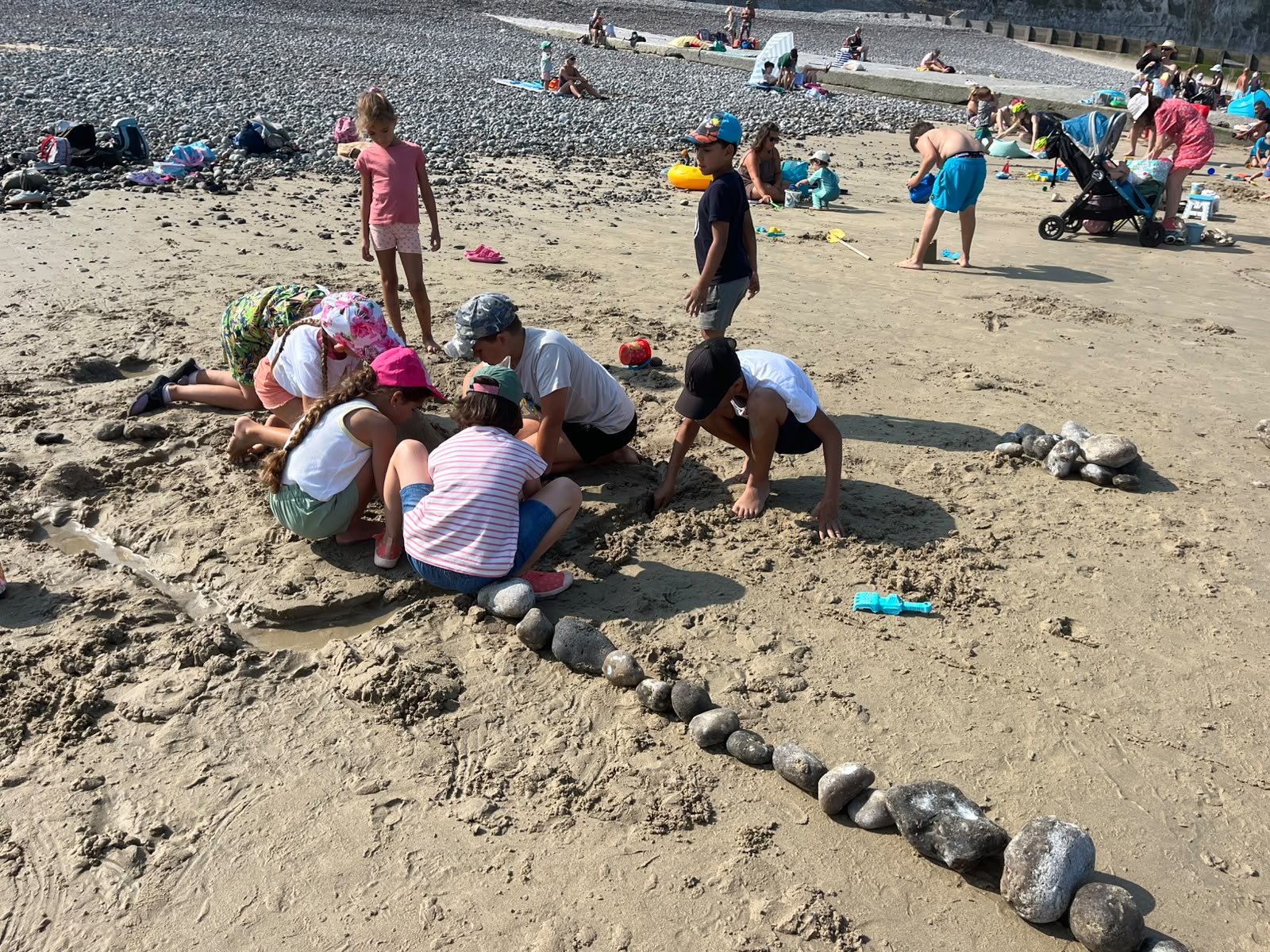 🌞🏖️ Le mois d&rsquo;août débute avec une toute nouvelle équipe d&rsquo;animation au centre de loisirs de Neuville ! 🎉